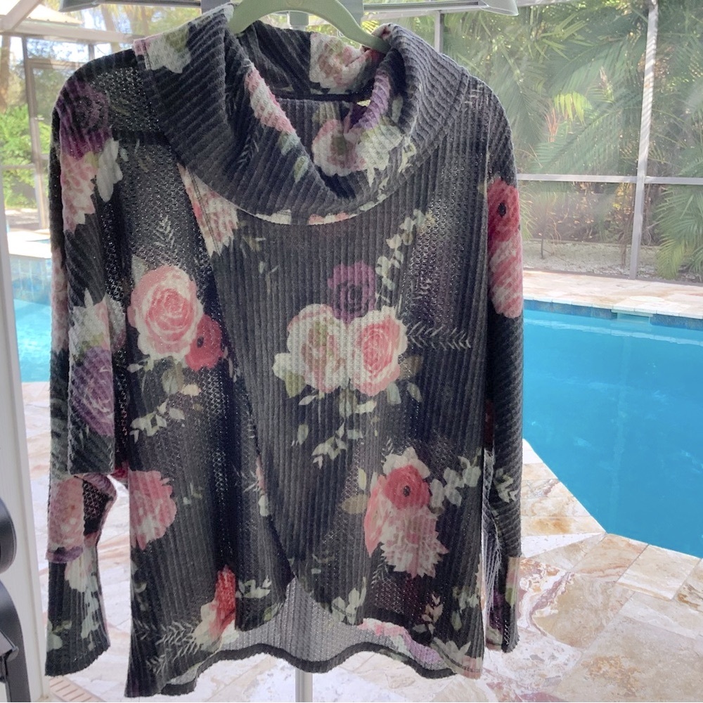EUC, Lu LaRoe, Cowl Neck, split front, waffle knit top. Oversized Small